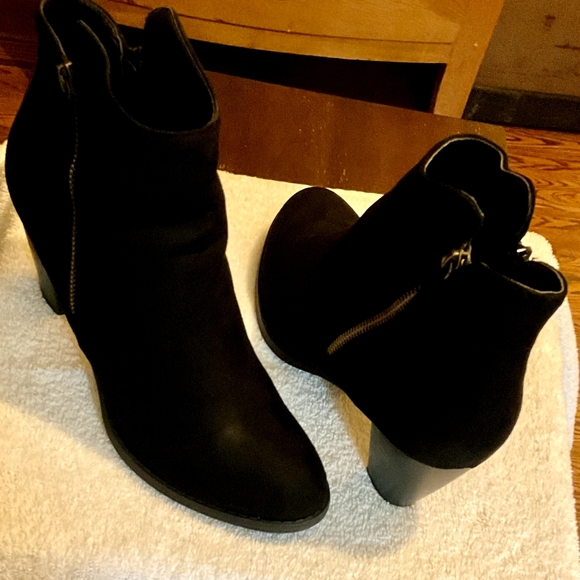 JUSTFAB BLACK & BROWN Western Style Loana Faux Suede Stacked Heel BootS. Sz-10 - Picture 11 of 12